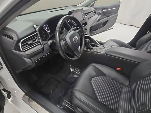 Used 2024 Toyota Camry SE FWD image 11