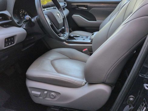 Used 2021 Toyota Highlander Limited AWD/4WD image 17
