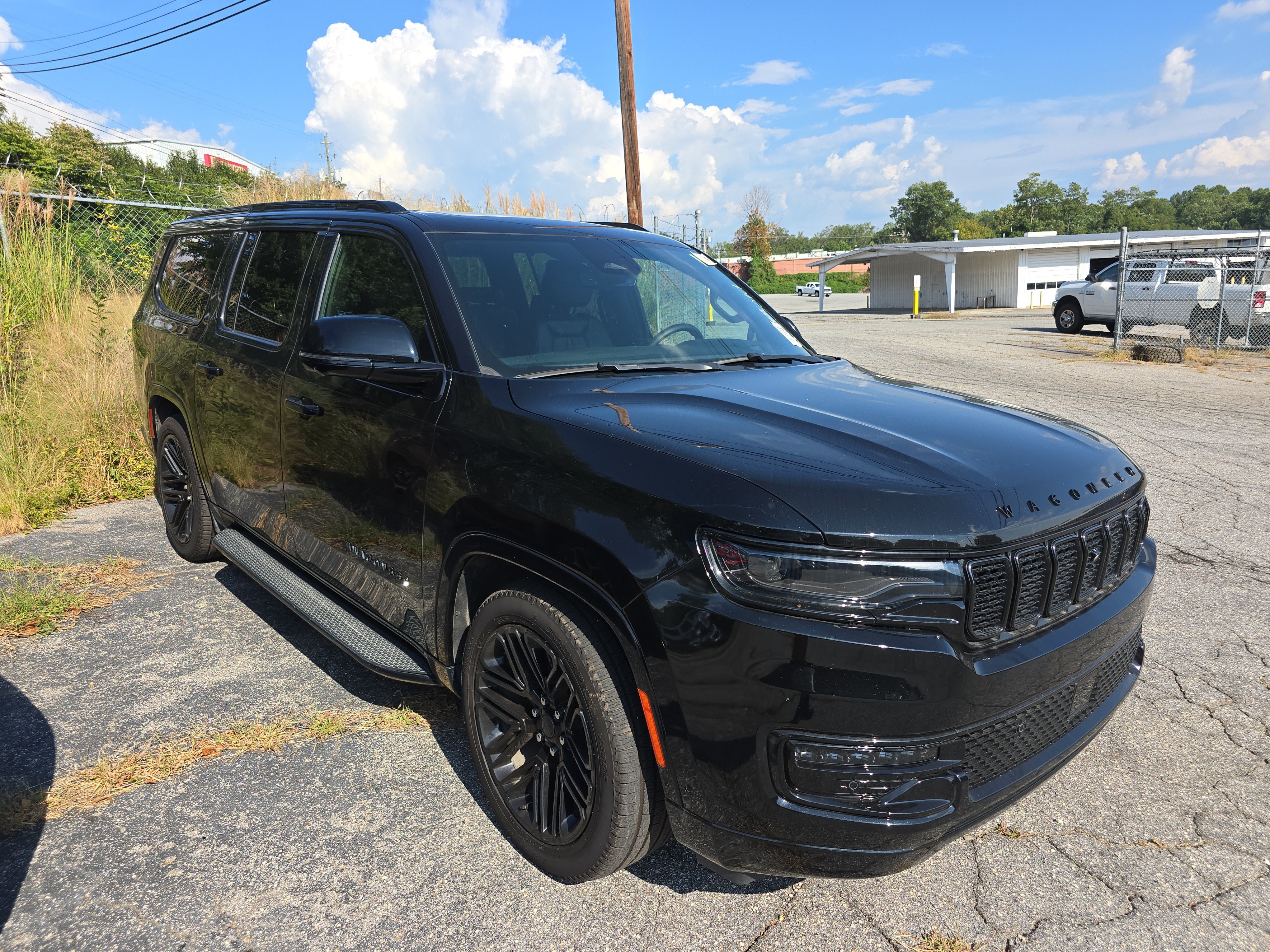 Used 2025 Jeep Wagoneer L Series II w/ Convenience Group I AWD/4WD image 1