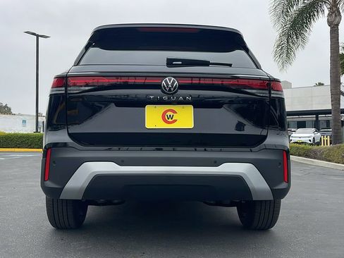 Certified 2025 Volkswagen Tiguan S FWD image 10