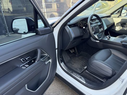 Used 2025 Land Rover Range Rover Long Wheelbase SE image 34