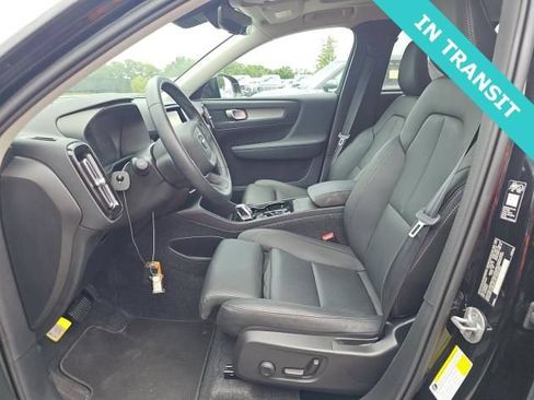 Used 2026 Volvo XC40 B5 Plus AWD/4WD image 2