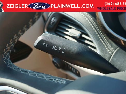 Used 2024 Chrysler Pacifica Limited FWD image 30