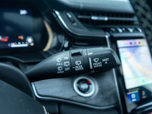 Used 2022 Jeep Grand Cherokee Overland w/ Adv Protech Group III image 30