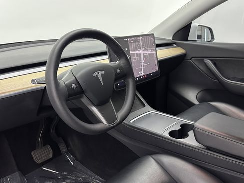 Used 2021 Tesla Model Y Long Range image 8