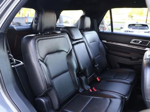 Used 2018 Ford Explorer Limited AWD/4WD image 12