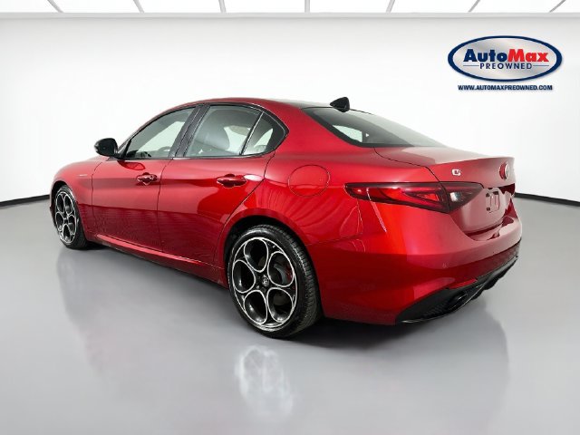 Used 2023 Alfa Romeo Giulia Veloce AWD/4WD image 6