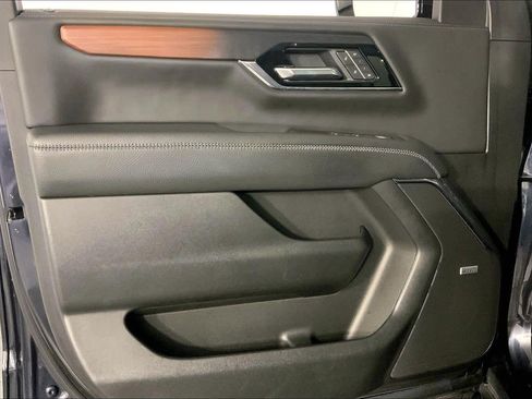 Used 2025 GMC Yukon Denali AWD/4WD image 24