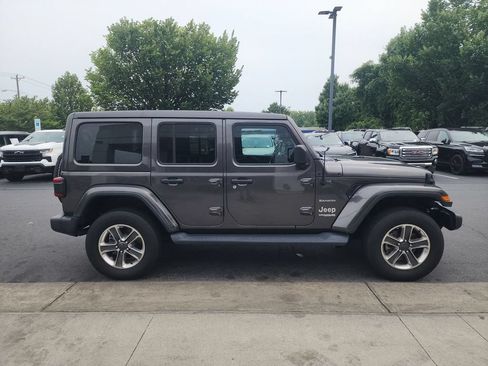 Used 2021 Jeep Wrangler Unlimited Sahara AWD/4WD image 9