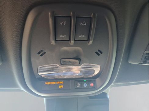 Used 2024 Chevrolet Trax RS w/ Sunroof Package FWD image 27