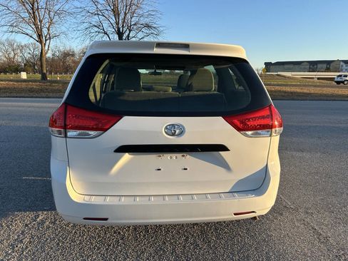 Used 2013 Toyota Sienna L image 10