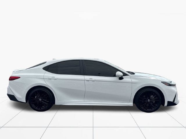 Used 2026 Toyota Camry Hybrid FWD image 7