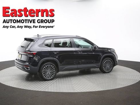 Used 2025 Volkswagen Taos SE FWD image 41
