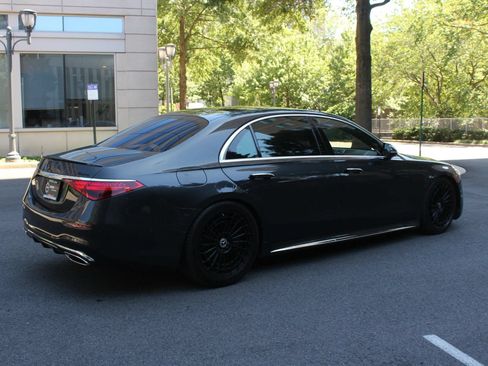 Used 2022 Mercedes-Benz S 580 4MATIC Sedan w/ AMG Line Package image 7