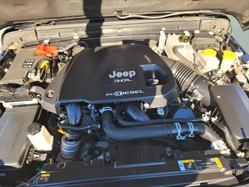 Used 2023 Jeep Wrangler Unlimited Rubicon w/ Cold Weather Group image 26