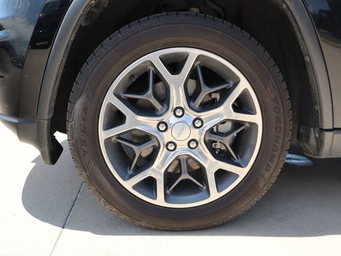 Used 2022 Jeep Grand Cherokee Limited w/ Tech Group RWD image 10