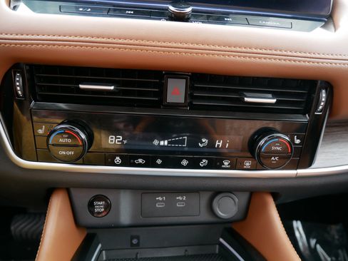 Used 2025 Nissan Rogue Platinum image 23