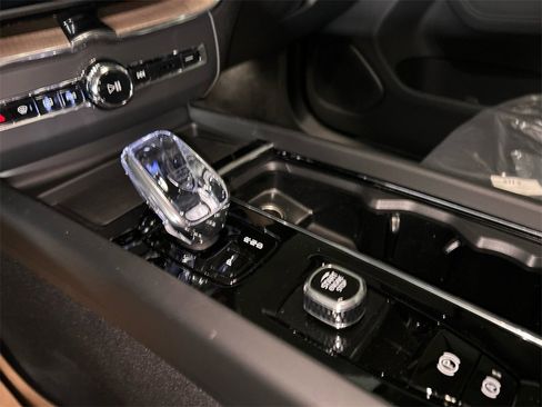 New 2026 Volvo XC60 B5 Plus w/ Protection Package Premier image 19