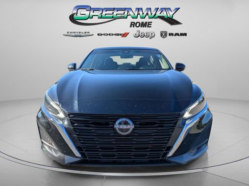 Used 2023 Nissan Altima 2.5 SV AWD/4WD image 3