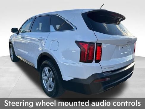 Used 2023 Kia Sorento LX image 8