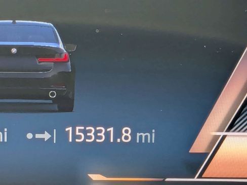 Used 2025 BMW 330i Sedan w/ Premium Package image 21