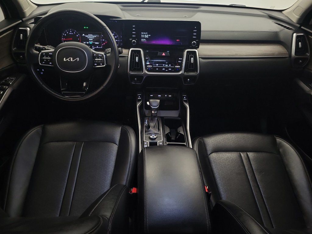 Used 2022 Kia Sorento EX w/ Panoramic Sunroof Package FWD image 12