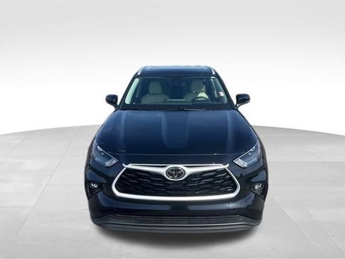 Used 2025 Toyota Highlander XLE AWD/4WD image 8