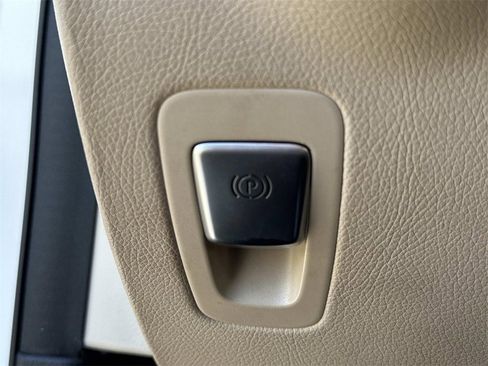 Used 2019 Mercedes-Benz C 300 Sedan image 40