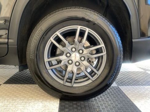 Used 2025 GMC Acadia Elevation image 10