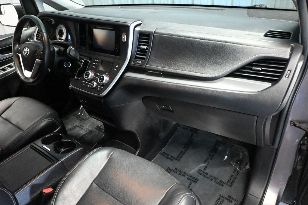 Used 2017 Toyota Sienna SE FWD image 11