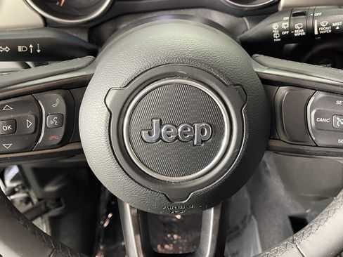 Used 2019 Jeep Wrangler Sport AWD/4WD image 13