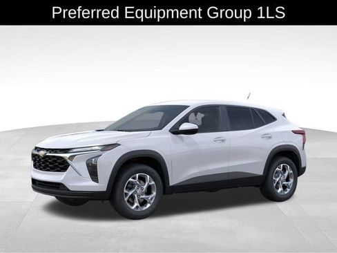 New 2026 Chevrolet Trax LS w/ LS Convenience Package FWD image 2