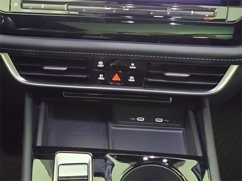 Used 2024 Volkswagen Atlas Cross Sport SEL image 22