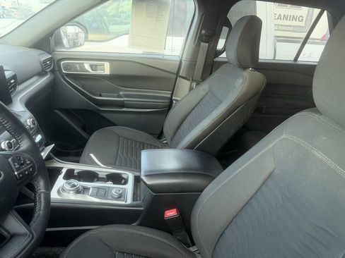 Used 2020 Ford Explorer XLT w/ Comfort Package image 3