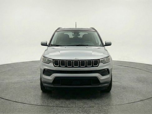 Used 2025 Jeep Compass Limited AWD/4WD image 2