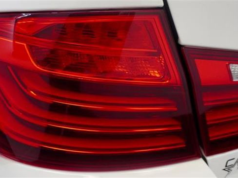 Used 2016 BMW 550i xDrive Sedan AWD/4WD image 46