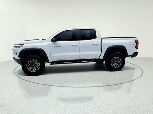 Used 2024 Chevrolet Colorado ZR2 w/ Technology Package AWD/4WD image 3
