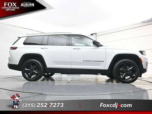 Used 2023 Jeep Grand Cherokee L Altitude AWD/4WD image 26