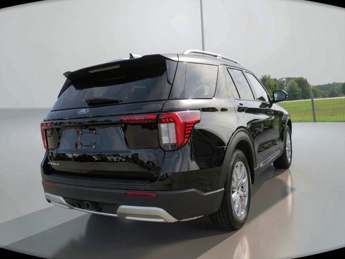 Used 2025 Ford Explorer Platinum RWD image 6