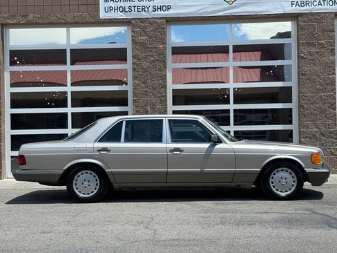 Used 1988 Mercedes-Benz 560 SEL image 4