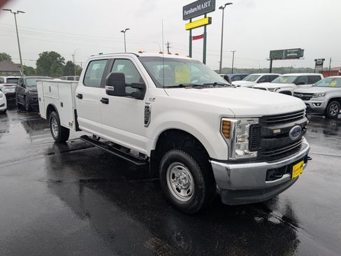 Used 2018 Ford F250 XL w/ Power Equipment Group AWD/4WD image 2