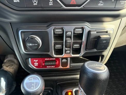 Used 2023 Jeep Gladiator Mojave w/ Cold Weather Group image 22