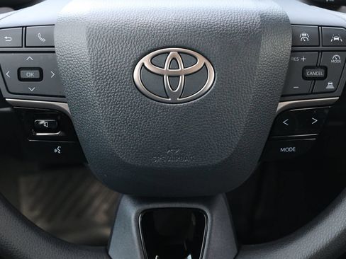 Used 2026 Toyota Camry LE w/ Convenience Package FWD image 17