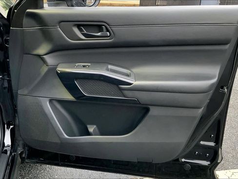 Used 2024 Nissan Pathfinder SV image 21