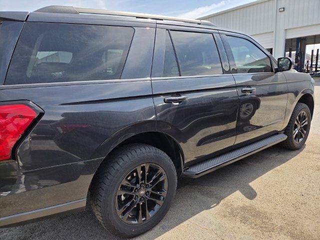 Used 2023 Ford Expedition XLT RWD image 9
