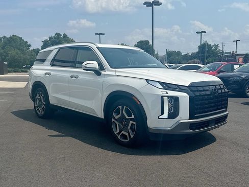 Used 2024 Hyundai Palisade SEL FWD image 2