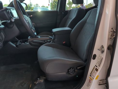 Used 2019 Toyota Tacoma TRD Off-Road AWD/4WD image 9
