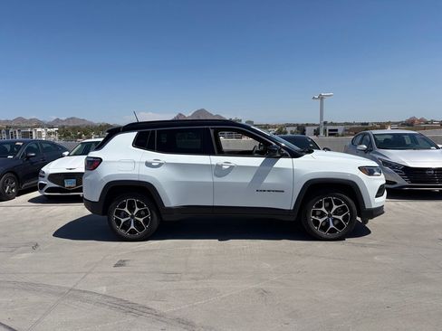 Used 2025 Jeep Compass Limited AWD/4WD image 3