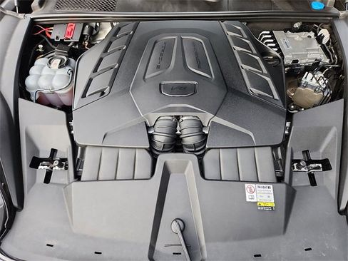 Used 2024 Porsche Cayenne S image 32