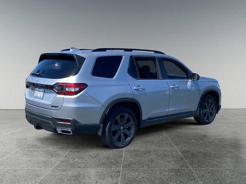 Used 2023 Honda Pilot Sport image 5